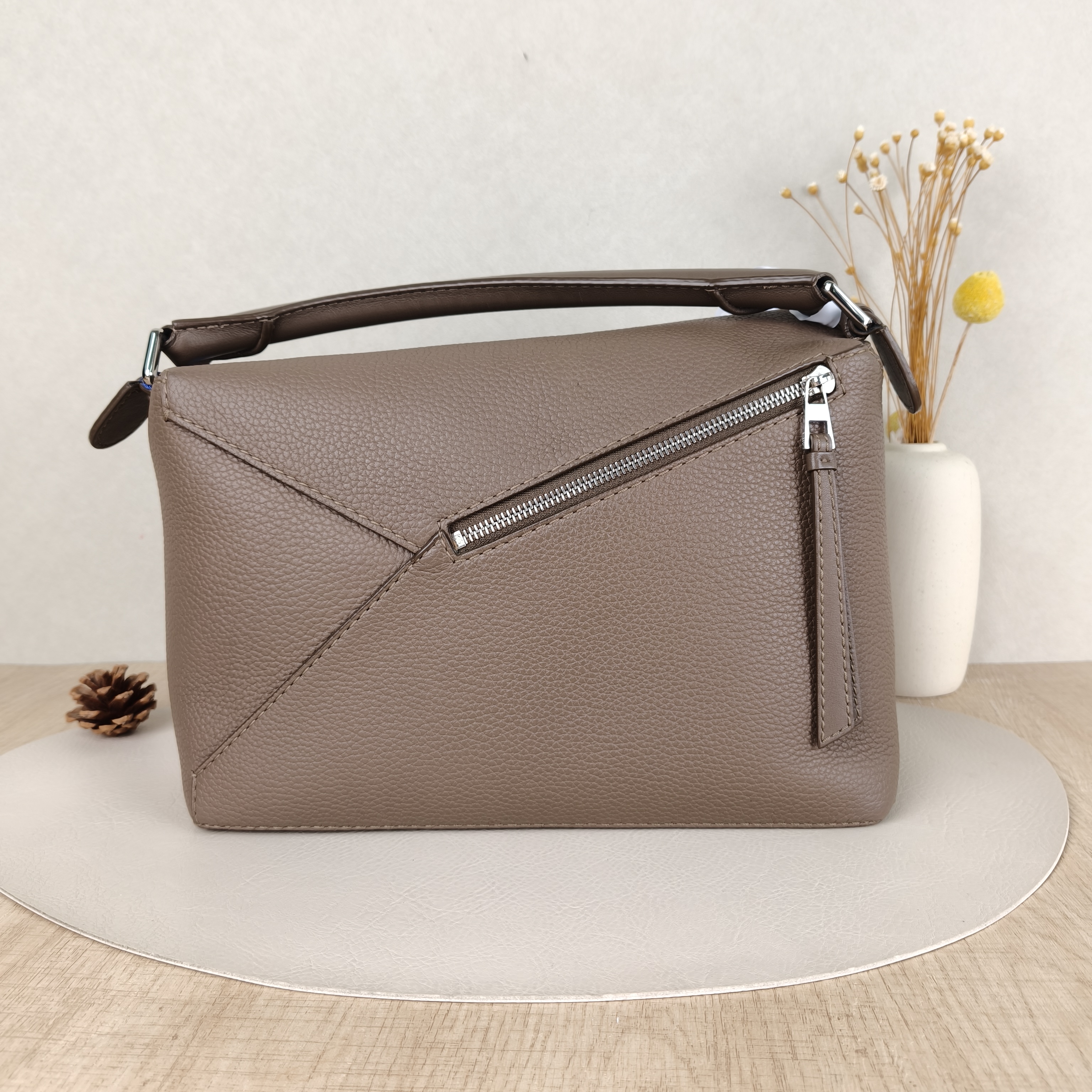 LOEWE Crossbody Bag Puzzle Brown Calfskin Medium29 × 14 × 19.5 cm — cover view 6 of 6