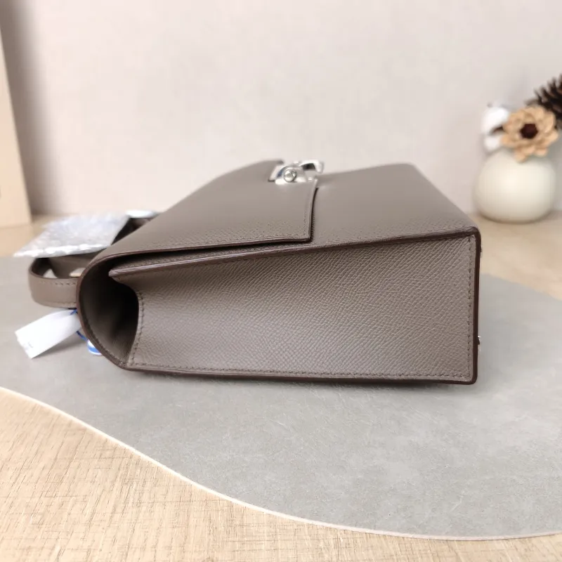 Hermès Crossbody Bag Verrou 23 Epsom Calfskin One Size 23 × 7 × 18 cm — detail view 7 of 13