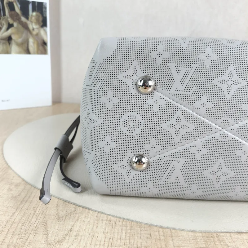 Louis Vuitton Crossbody Bag BELLA Grey Calfskin One Size 22 × 14 × 19 cm — detail view 7 of 12