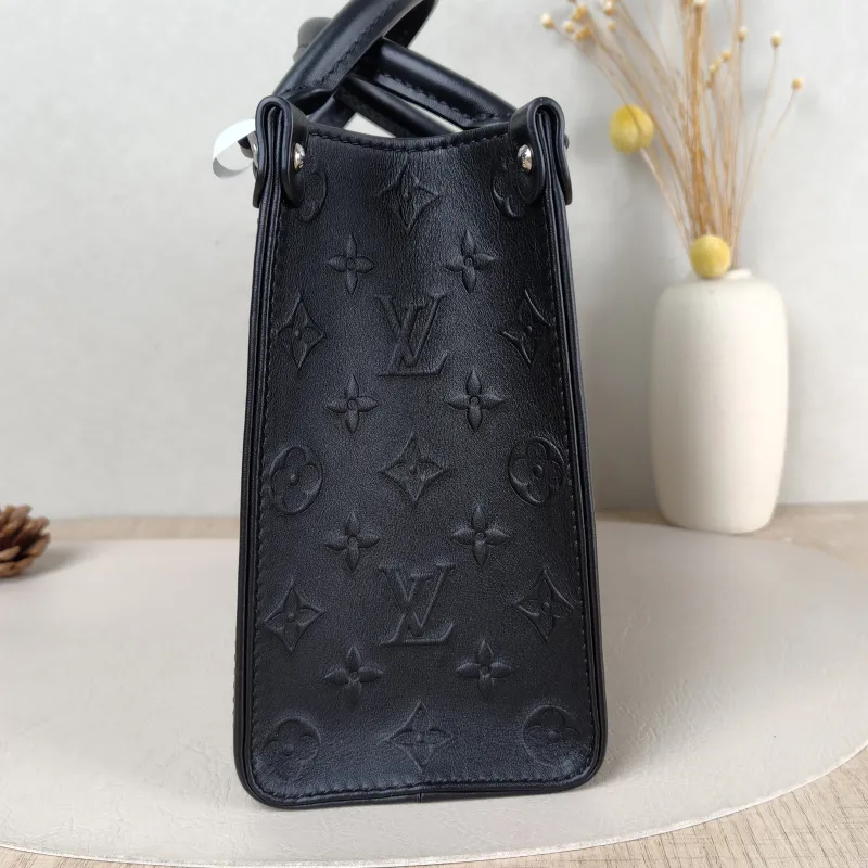 Louis Vuitton Shoulder Bag Onthego Black Calfskin Small 25 × 11.5 × 19 cm Shoulder Strap — detail view 7 of 12