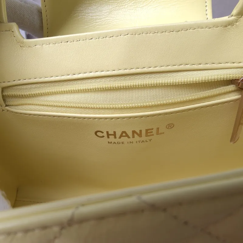 Chanel Crossbody Bag Kelly Yellow Waxed Leather Mini 19 × 7 × 13 cm — detail view 3 of 11