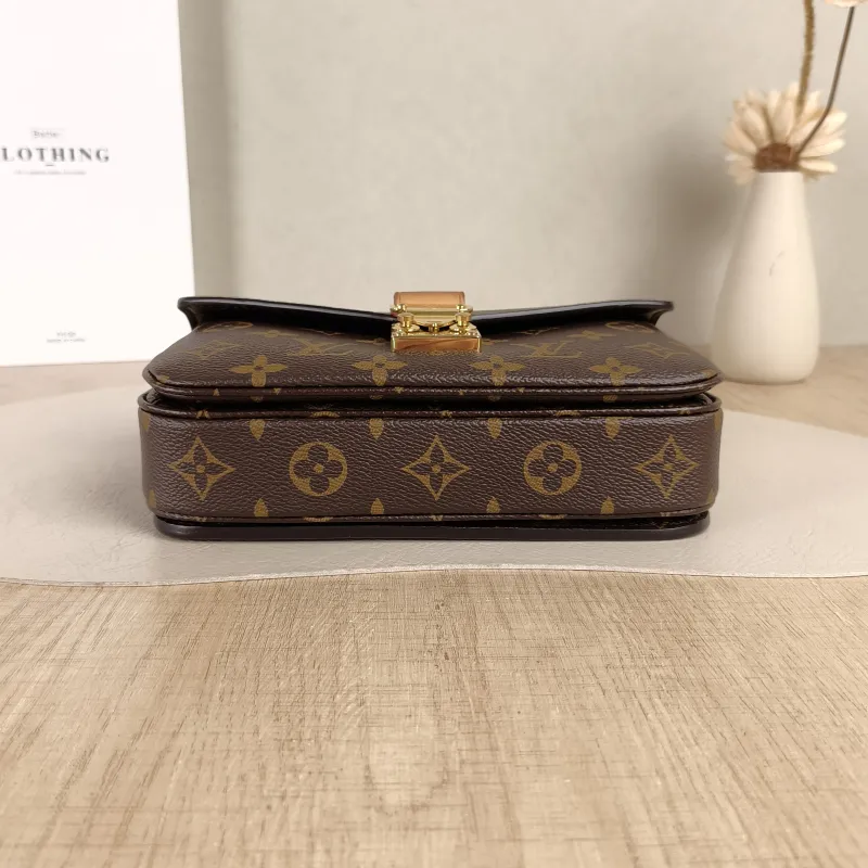 Louis Vuitton Crossbody Bag Pochette Métis East West Monogram PVC Small21.5 × 6 × 13.5 cm — cover view 3 of 5