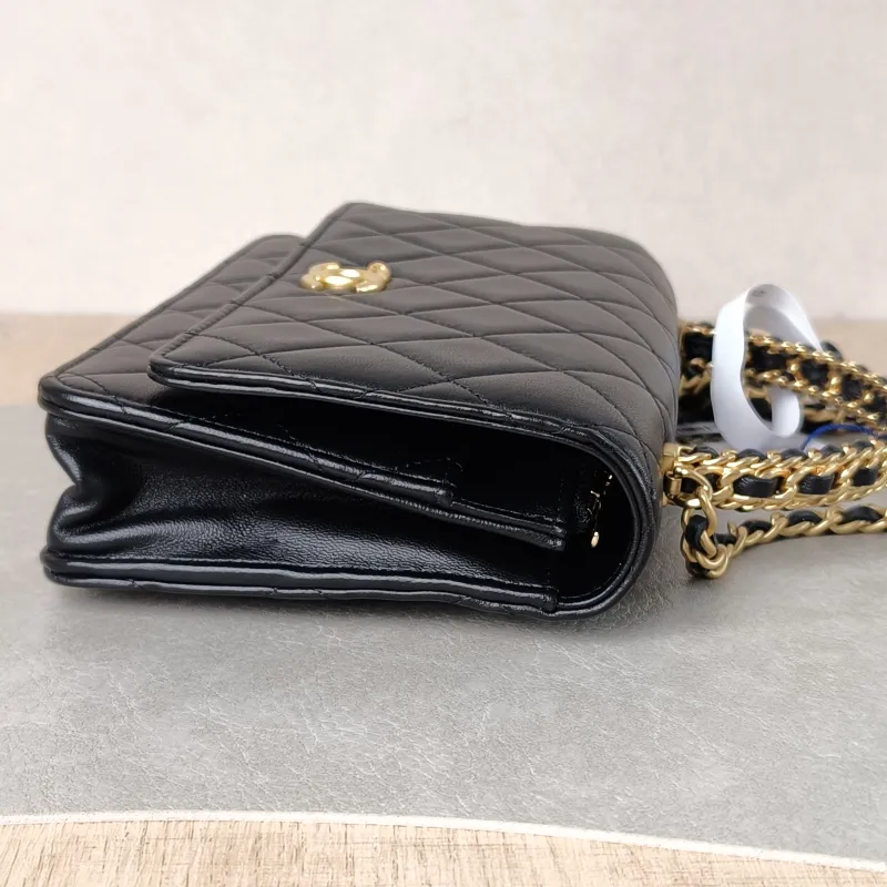 Chanel Crossbody Bag woc Black Lambskin Mini 19.2 × 3.5 × 12.3 cm — detail view 4 of 12