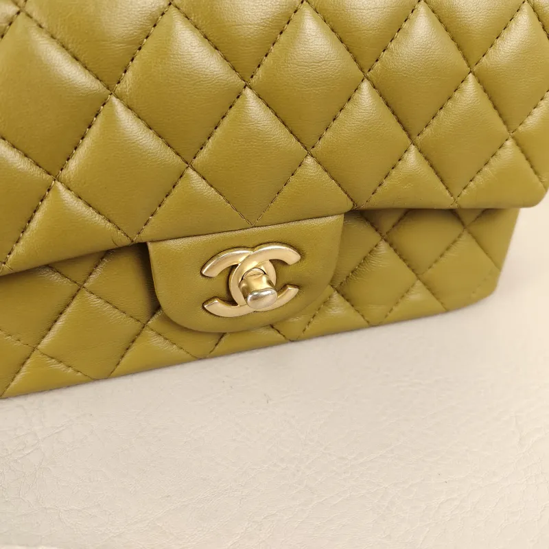 Chanel Crossbody Bag mini Yellow Lambskin mini20 × 6 × 12 cm — detail view 3 of 15