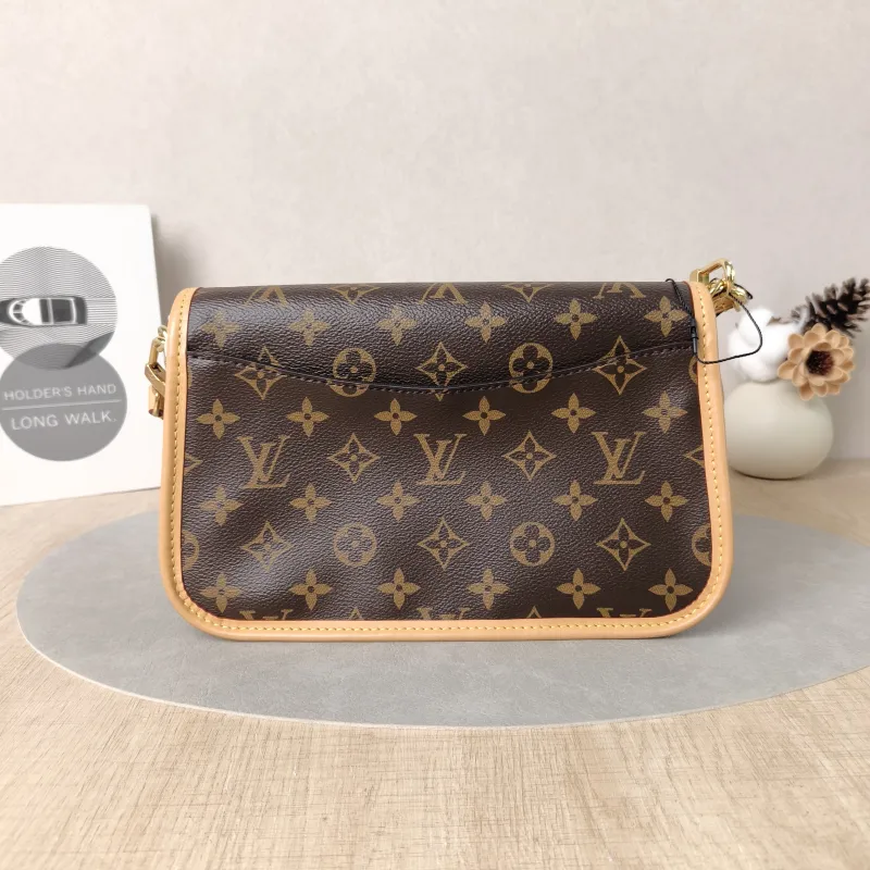 Louis Vuitton Crossbody Bag Diane Baguette Bag Shoulder Strap PVC Small24 × 9 × 15 cm — cover view 3 of 6