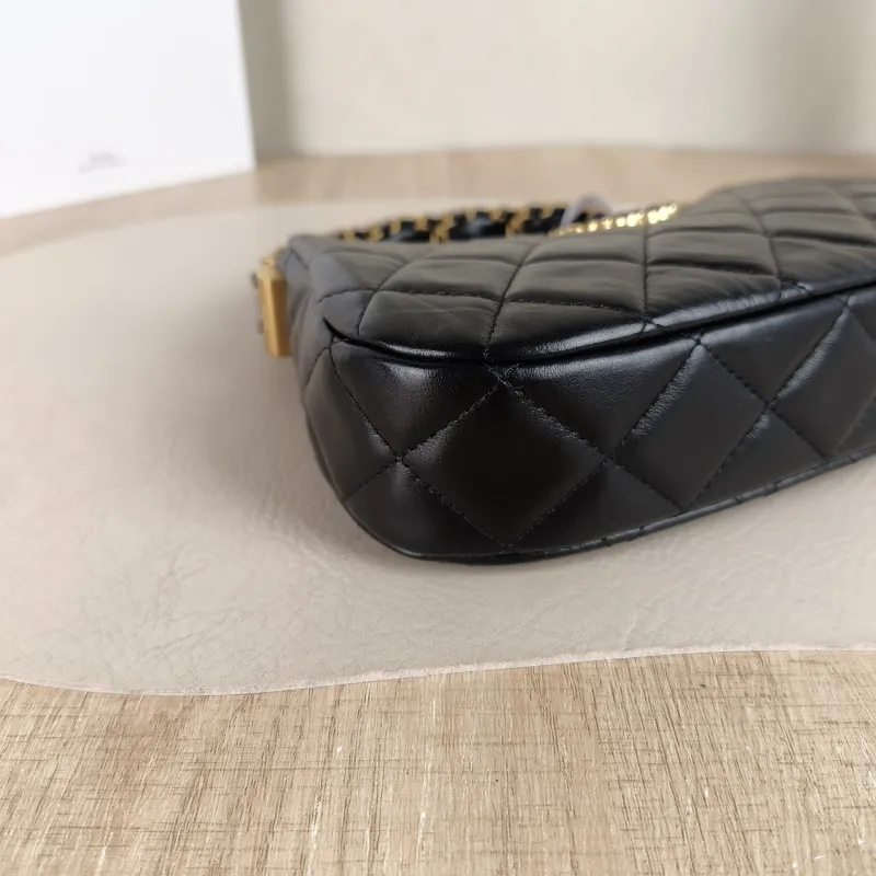 Chanel Shoulder Bag hobo 19 Black Lambskin Small 20 × 4.5 × 13 cm — detail view 1 of 12