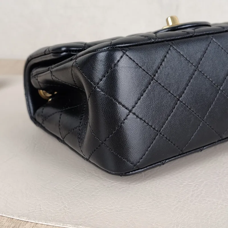 Chanel Crossbody Bag c Black Lambskin Mini 17 × 8 × 13.5 cm — detail view 1 of 15