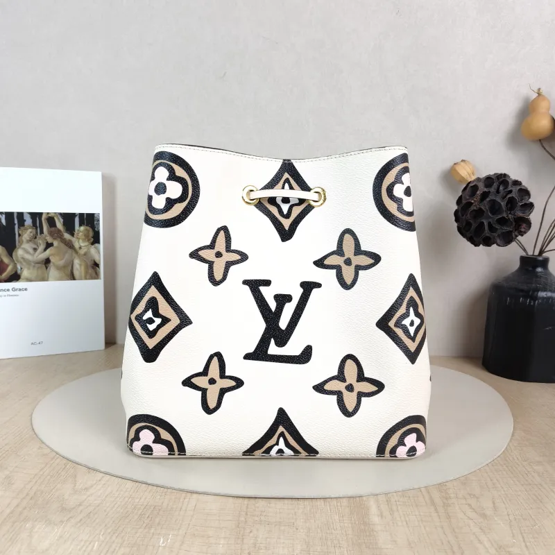 Louis Vuitton Shoulder Bag NÉONOÉ Bucket Bag PVC Medium 26 × 17.5 × 26 cm — cover view 3 of 5