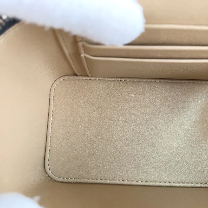 Chanel Crossbody Bag Edition Box Bag Cosmetic Bag Black Lambskin 17 × 8 × 9.5 cm — detail view 12 of 14