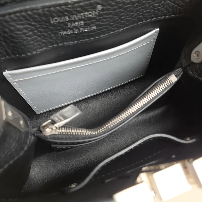 Louis Vuitton Shoulder Bag Capucines Black Calfskin Mini 21 × 8 × 14 cm — detail view 3 of 12