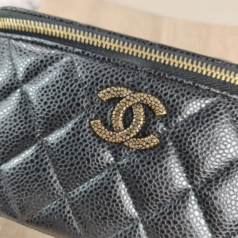 Chanel Crossbody Bag Edition Black with Gold-Tone Hardware Grained Calfskin One Size 16 × 8 × 9.5 cm — detail view 10 of 12