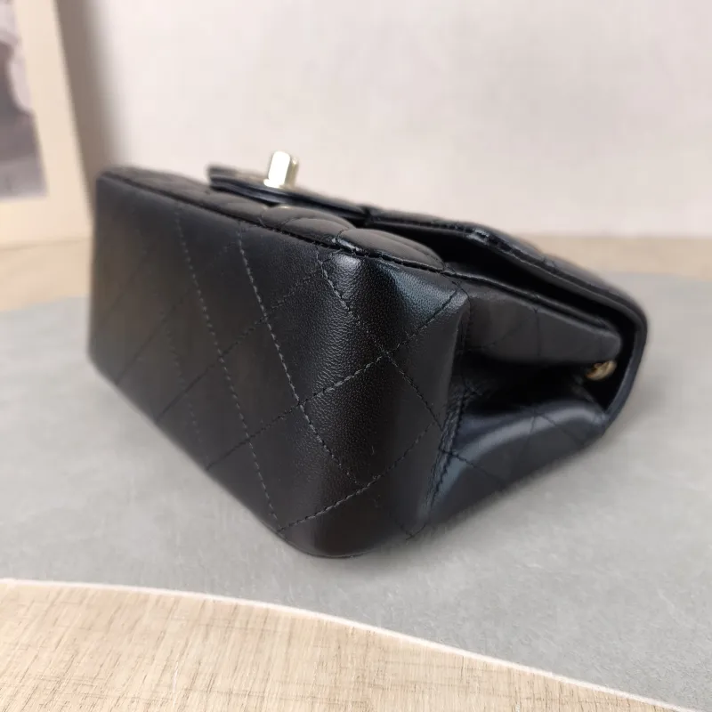 Chanel Crossbody Bag Classic Flap Mini CF Mini Black SL ambskin Mini 17 × 8 × 13.5 cm — detail view 1 of 9