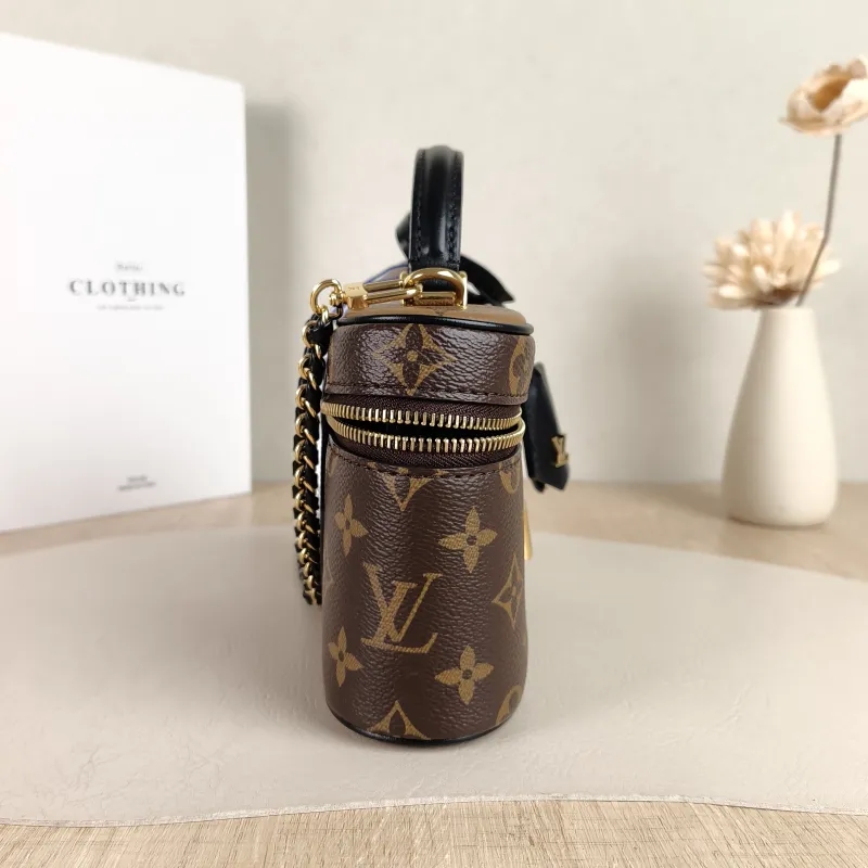 Louis Vuitton Shoulder Bag VANITY Cosmetic Bag Monogram PVC Small 19 × 6 × 13 cm — detail view 2 of 10