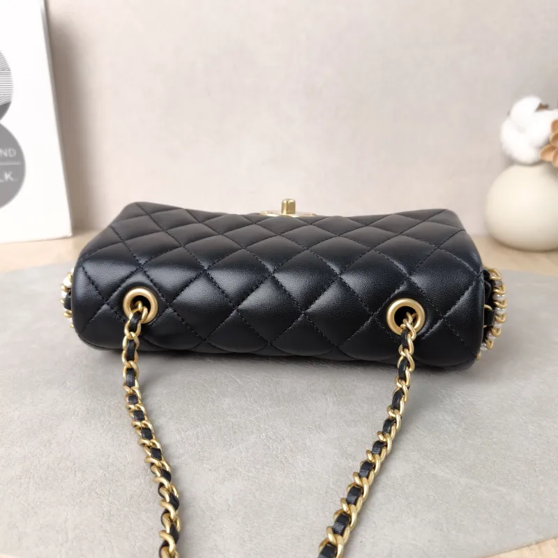 Chanel Crossbody Bag Pearl Crossbody Bag Black Lambskin One Size20 × 5 × 13 cm — detail view 6 of 15