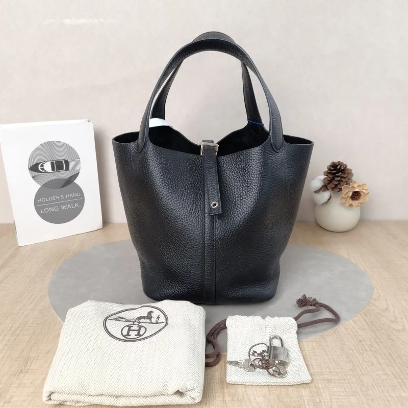 Hermès Top Handle Bag Picotin Lock 22 22Black TC Calfskin Medium22 × 18 × 21 cm — cover view 5 of 6