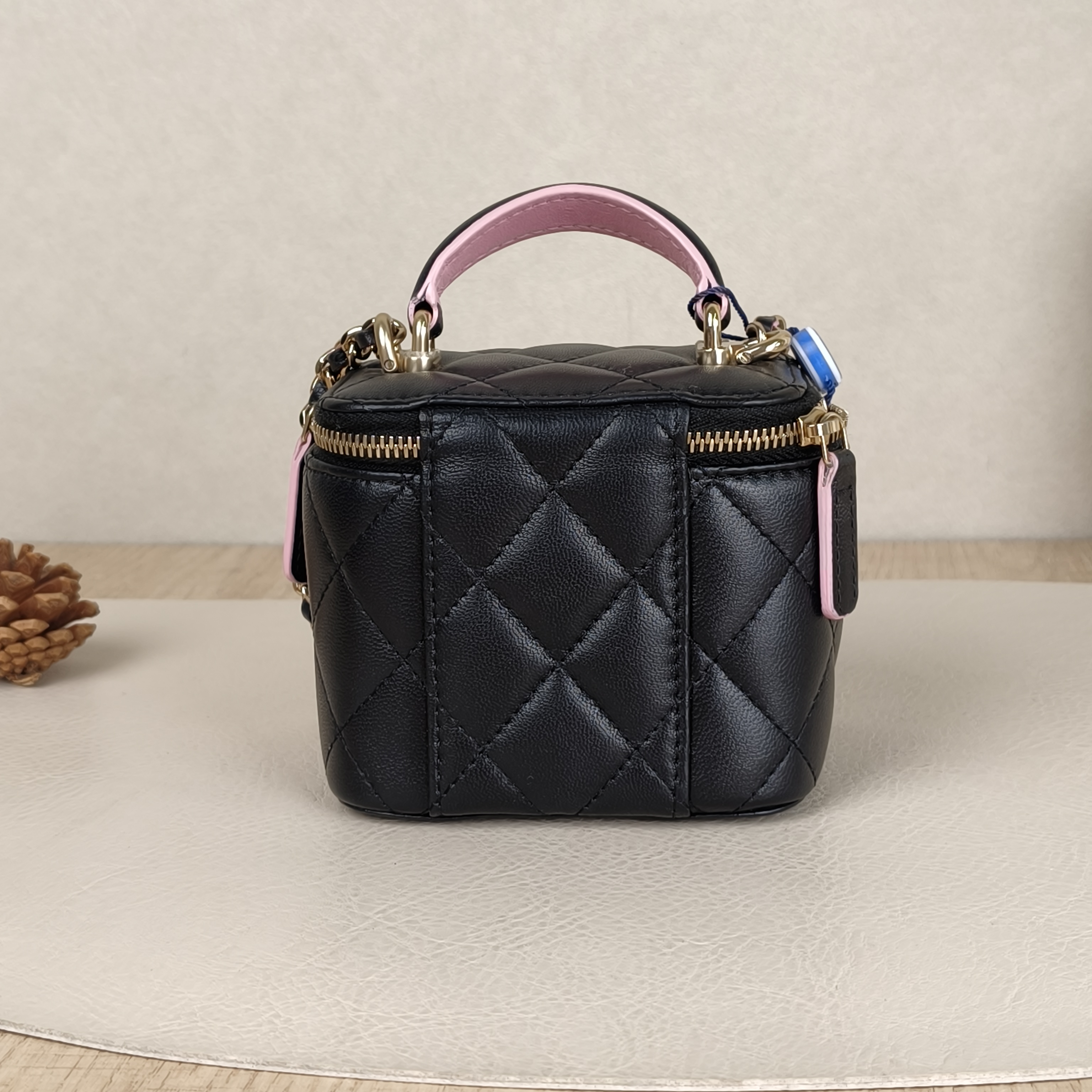 Chanel Crossbody Bag Edition Black Pink Lambskin mini11 × 7 × 9 cm — cover view 3 of 6