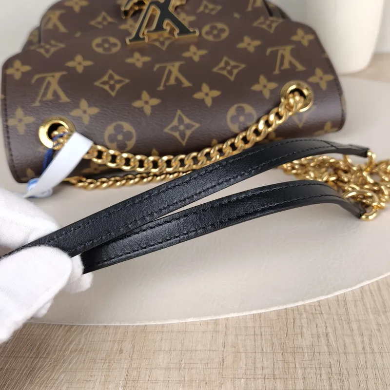 Louis Vuitton Crossbody Bag Passy Messenger Bag Monogram PVC Small23 × 9 × 17 cm — detail view 12 of 13
