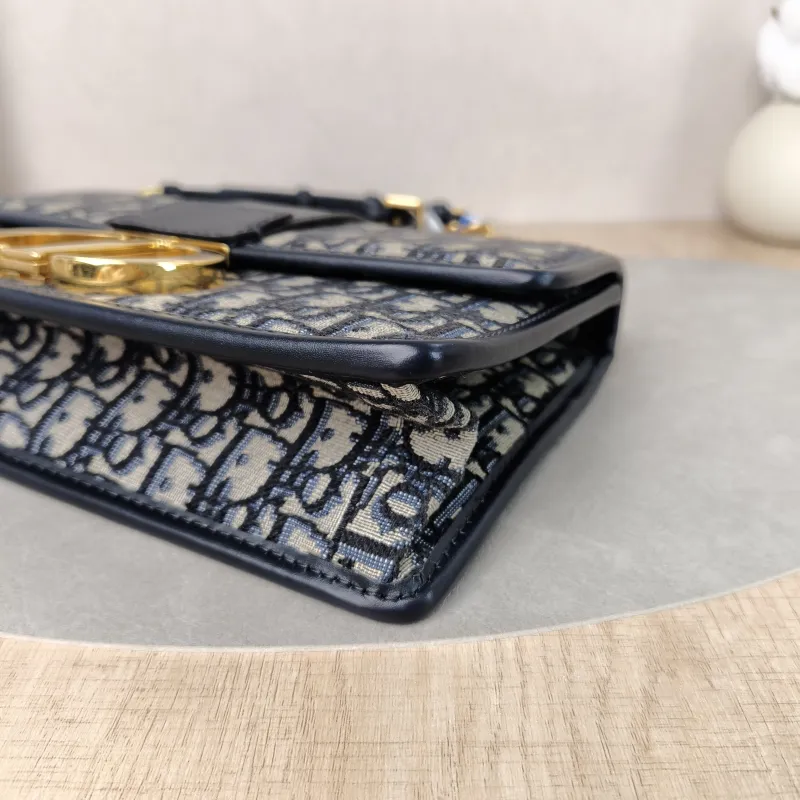 DIOR Crossbody Bag30Montaigne 30 Edition Canvas Medium25 × 9 × 16.5 cm — detail view 2 of 9