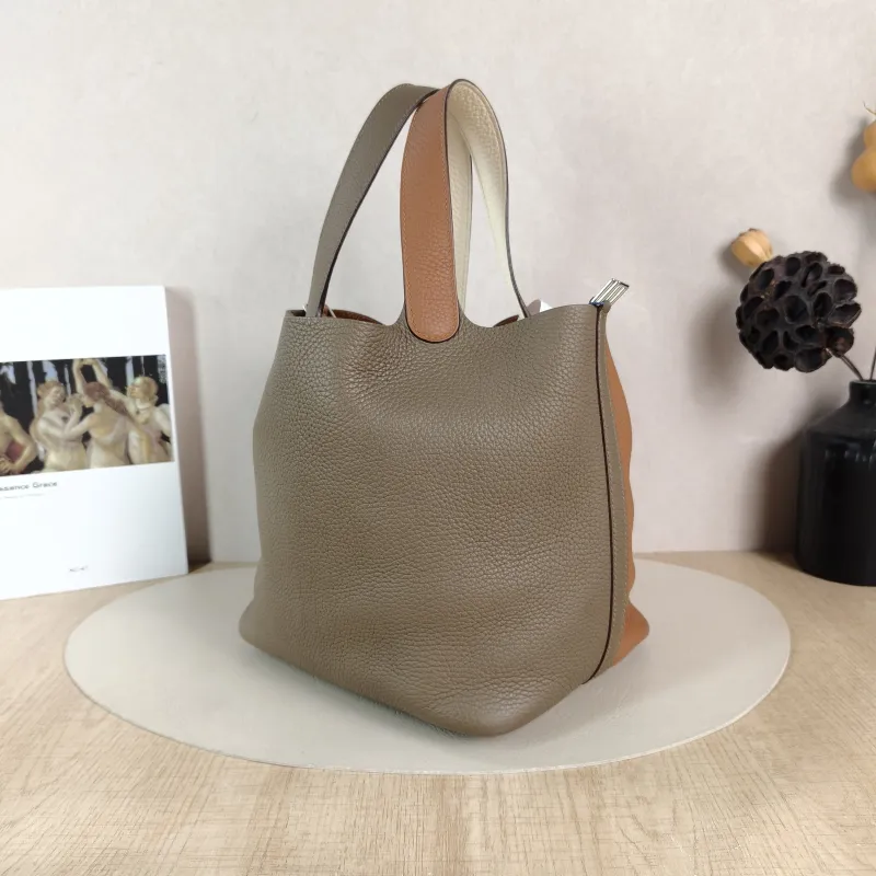 Hermès Top Handle Bag Picotin Lock 22 22 37 Brown · 18 · I2 TC Calfskin Medium 22 × 17 × 21 cm Z — cover view 6 of 6