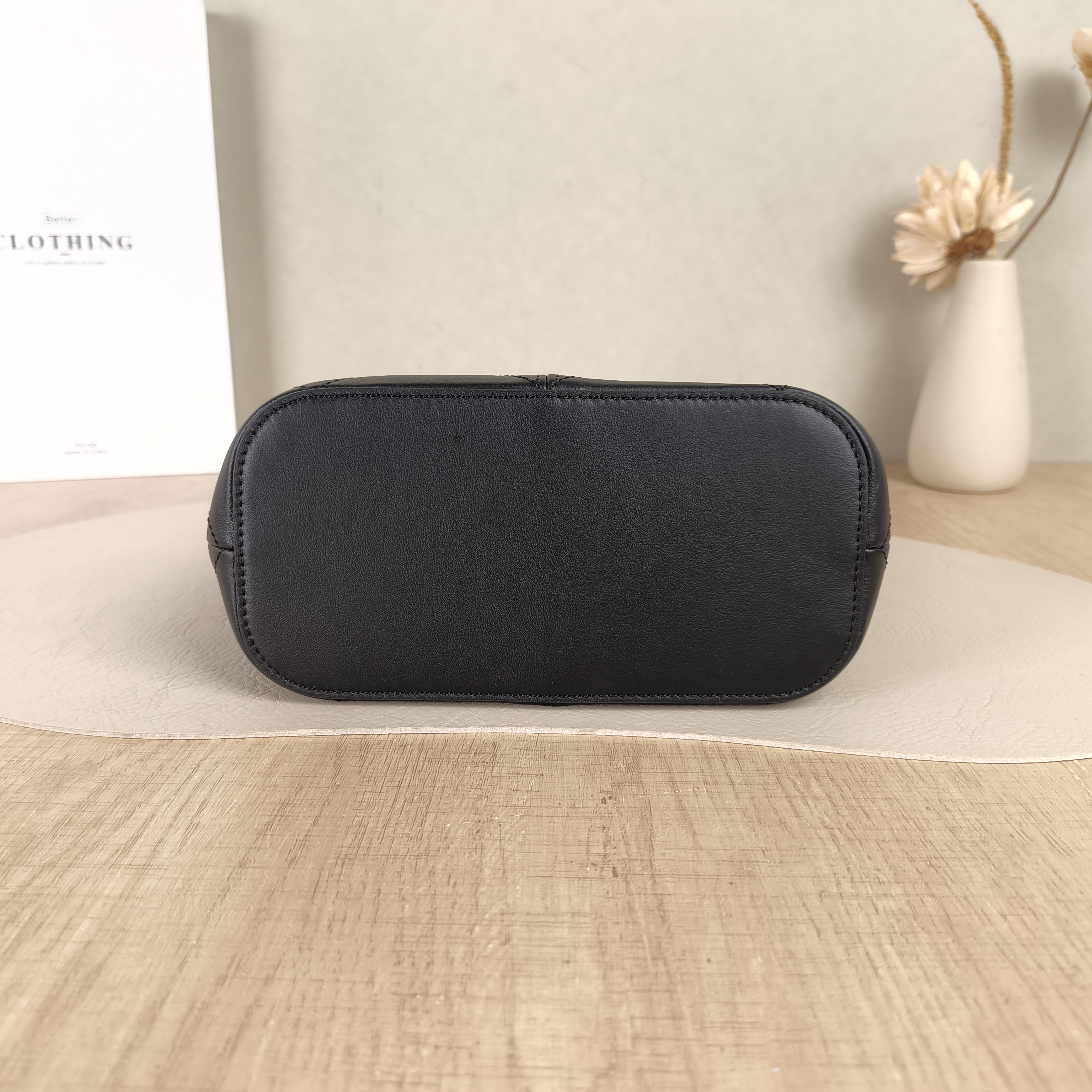 Chanel Top Handle Bag26p hobo Black Calfskin Small21 × 10 × 27.5 cm — cover view 2 of 5