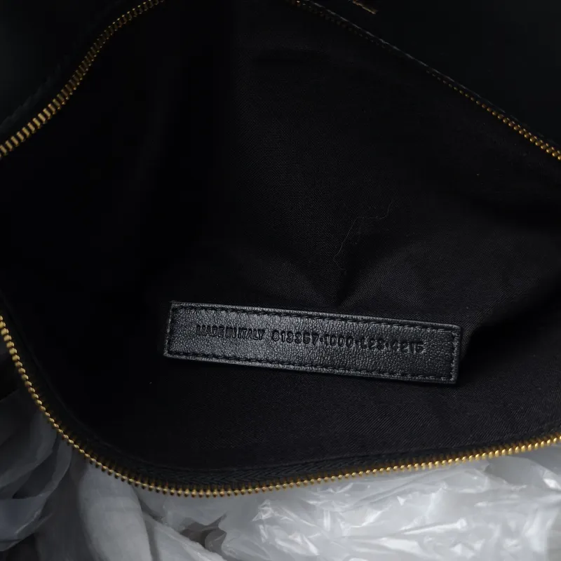 BALENCIAGA Top Handle Bag Hampton Carry All Tote Bag Black Calfskin Small 32 × 16 × 25 cm — detail view 3 of 13