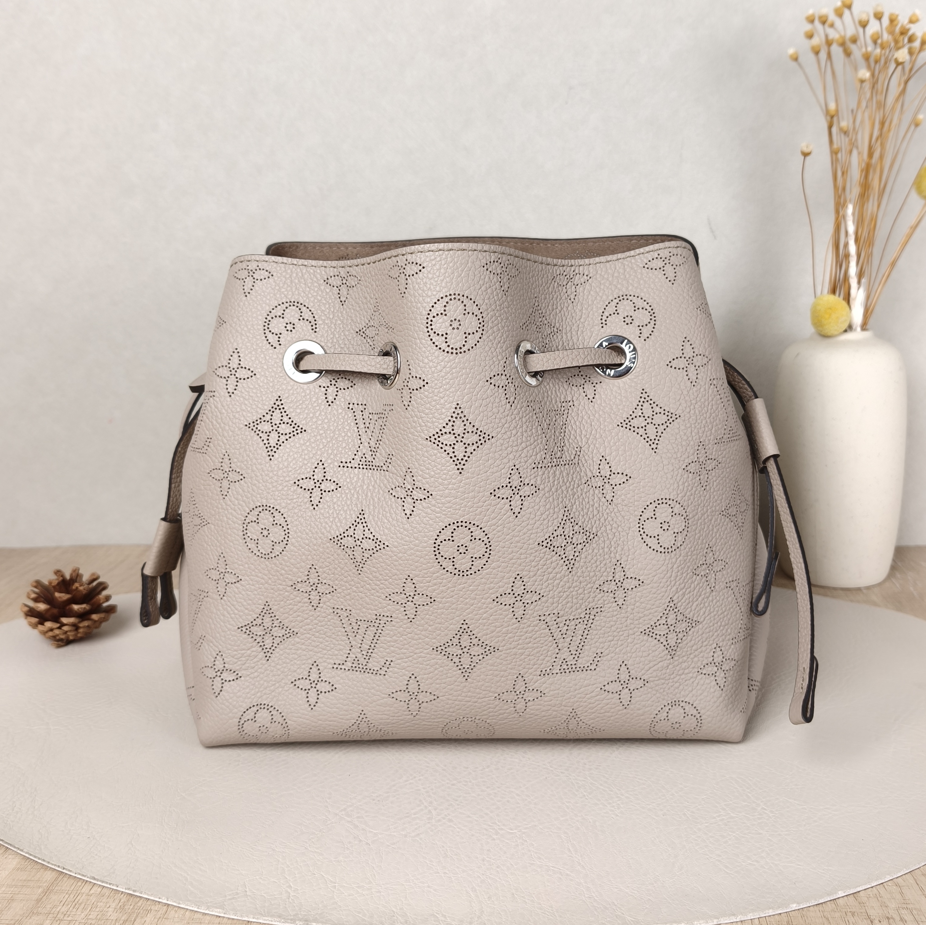 Louis Vuitton Crossbody Bag BELLA Calfskin One Size22 × 14 × 19 cm
