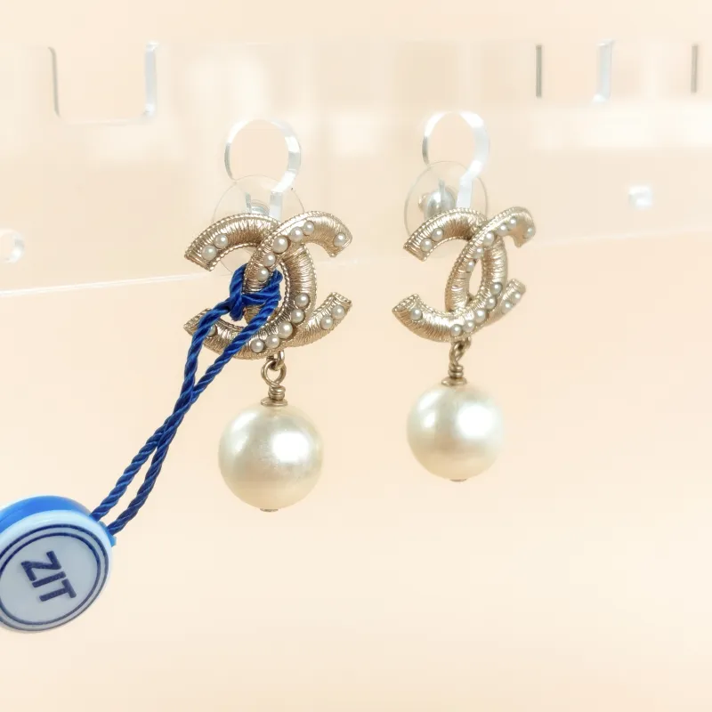 Chanel Jewelry · Earrings Gold Pearl One Size — cover view 2 of 6