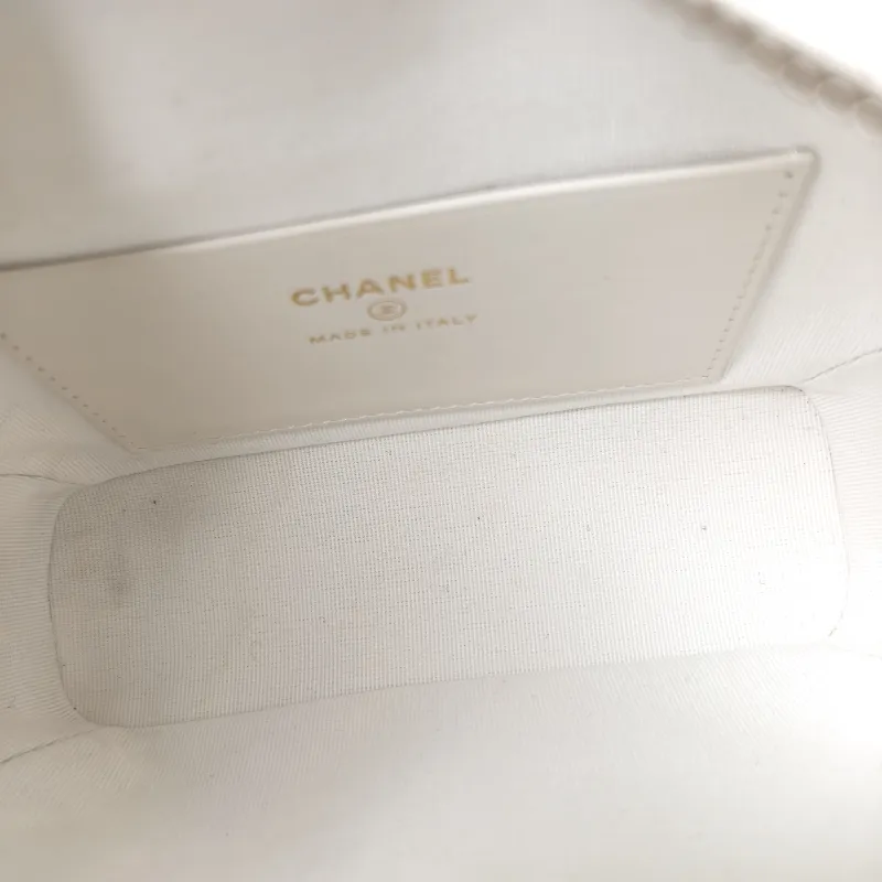 Chanel Crossbody Bag Crossbody Bag White Calfskin One Size21.5 × 7.5 × 19 cm — detail view 2 of 12