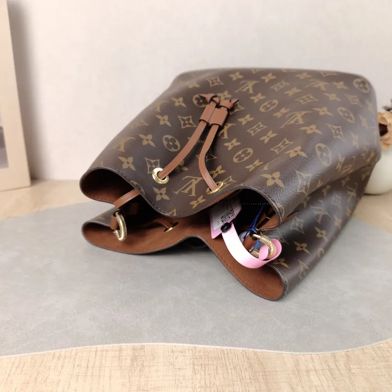 Louis Vuitton Shoulder Bag NÉONOÉ Bucket Bag Caramel PVC Medium 26 × 17.5 × 26 cm — detail view 2 of 11