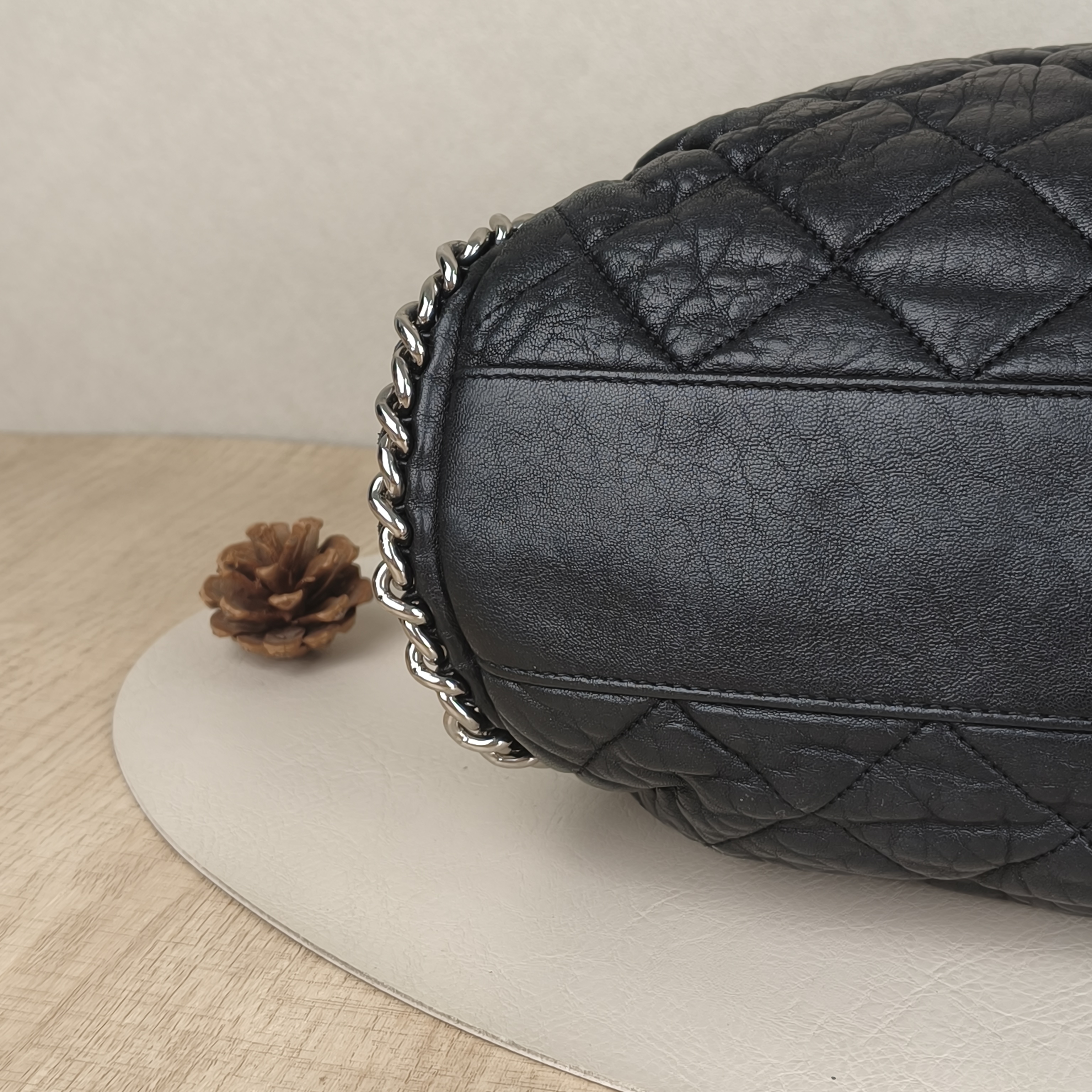 Chanel Shoulder Bag Tote Bag Black Calfskin One Size32 × 9 × 26 cm — cover view 7 of 9