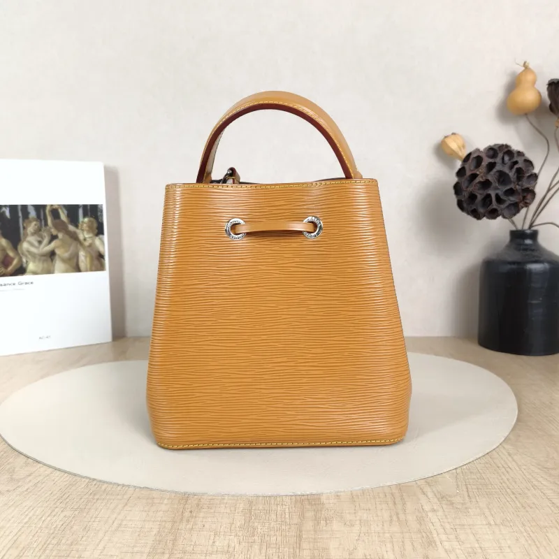 Louis Vuitton Shoulder Bag NÉONOÉ Bucket Bag BB Caramel Epi Embossed Calfskin BB20 × 13 × 20 cm — cover view 5 of 5