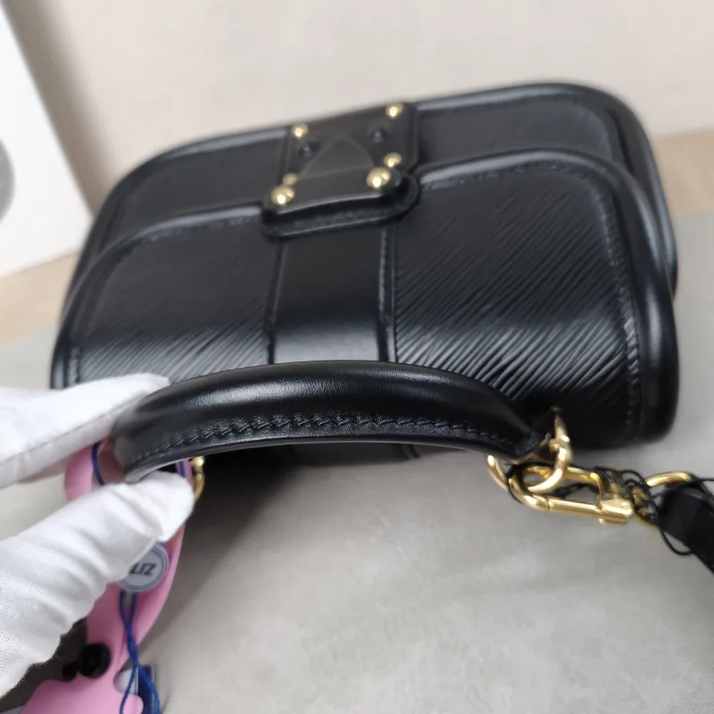 Louis Vuitton Crossbody Bag Hide and Seek Messenger Bag Black Epi Embossed Calfskin One Size21 × 8 × 15 cm — detail view 1 of 18