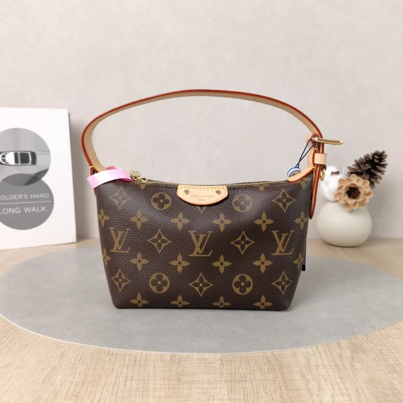 Louis Vuitton Shoulder Bag Pochette Hills Monogram PVC One Size 18.5 × 6.5 × 11 cm