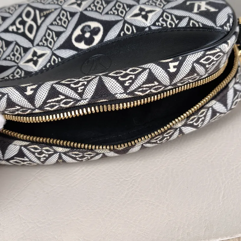 Louis Vuitton Crossbody Bag Deauville Camera Bag 1854 Calfskin Mini 21 × 7 × 16 cm — detail view 2 of 14