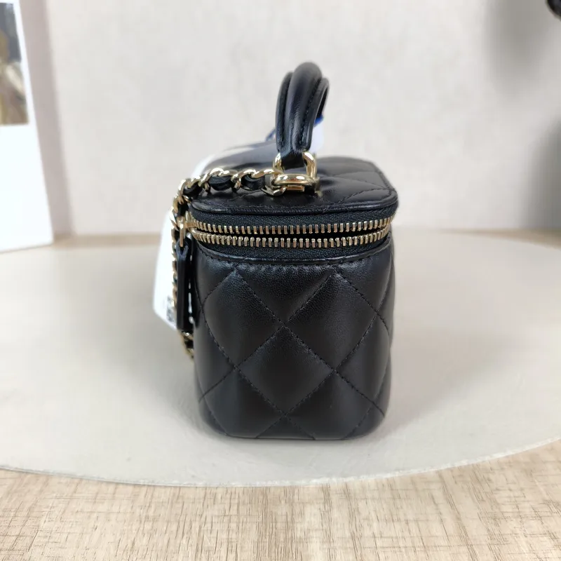 Chanel Crossbody Bag Edition Black Lambskin11 × 7 × 9 cm — detail view 2 of 14