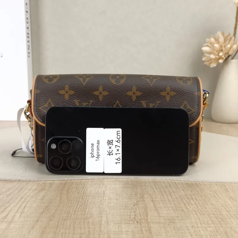 Louis Vuitton Crossbody Bag POCHETTE CAMILLE Monogram PVC One Size20.5 × 6 × 11 cm — cover view 4 of 6