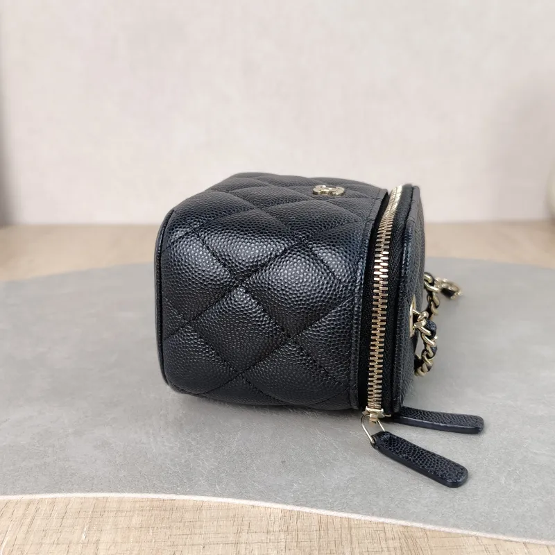 Chanel Crossbody Bag Edition Black Grained Calfskin Mini 11 × 7 × 9 cm 31 — detail view 9 of 11