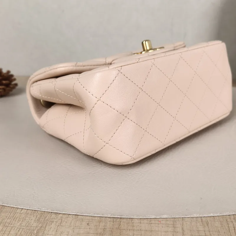 Chanel Crossbody Bag Pink Lambskinmini17 × 8 × 13.5 cm — detail view 13 of 14