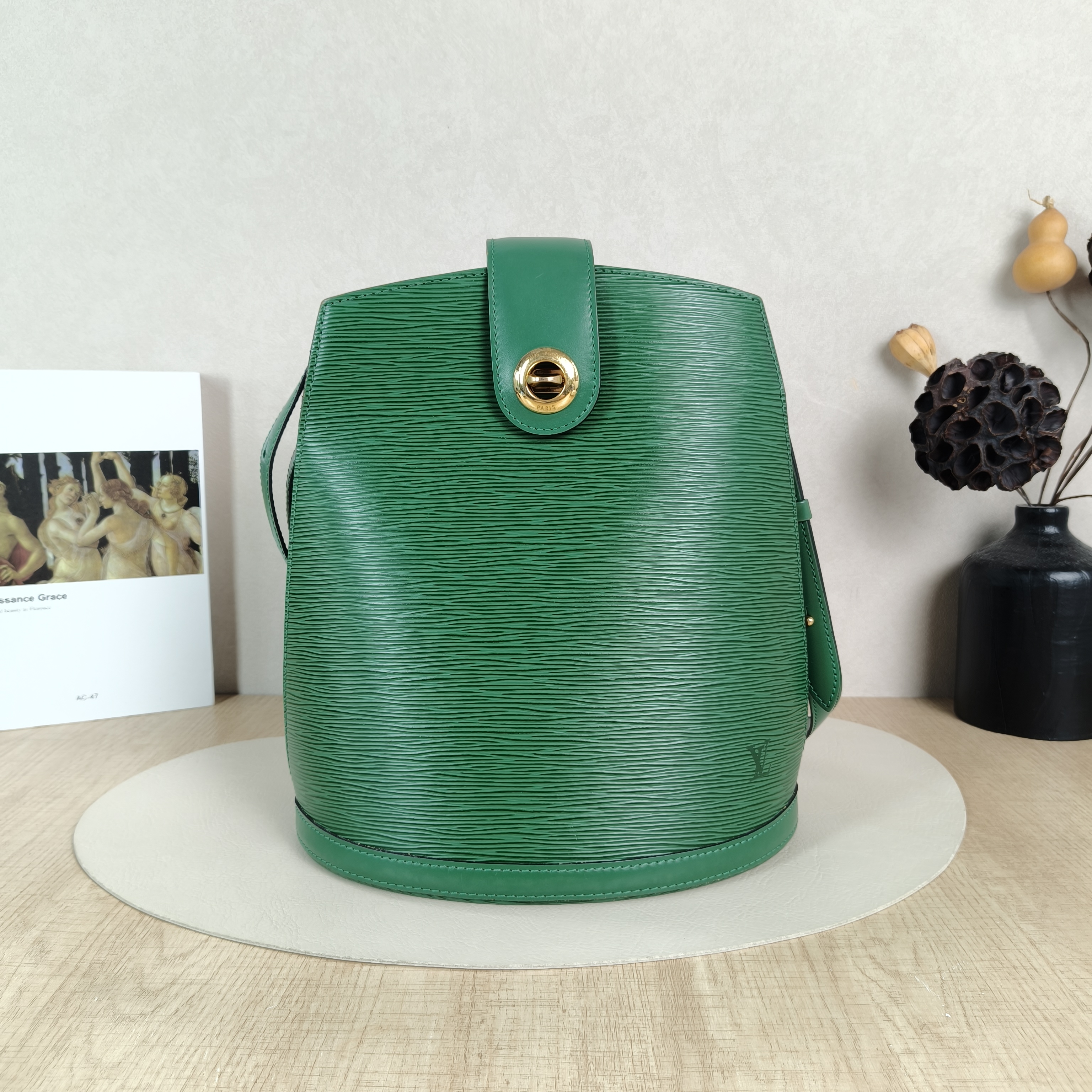 Louis Vuitton Shoulder Bag Vintage Shoulder Bag Green Epi Embossed Calfskin One Size26 × 17 × 29 cm