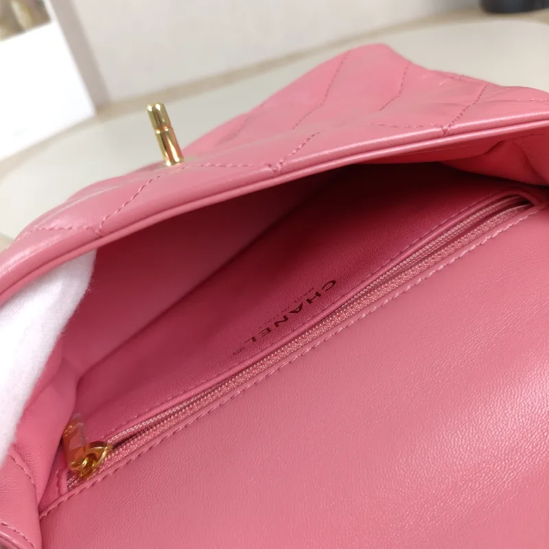 Chanel Crossbody Bag Pink Lambskin One Size 20 × 5 × 13 cm — detail view 8 of 14