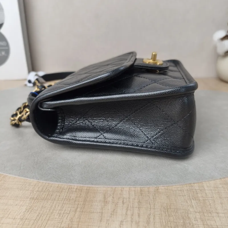 Chanel Crossbody Bag25b Messenger Bag Black Grained Calfskin Small17 × 7 × 16.5 cm — detail view 9 of 20
