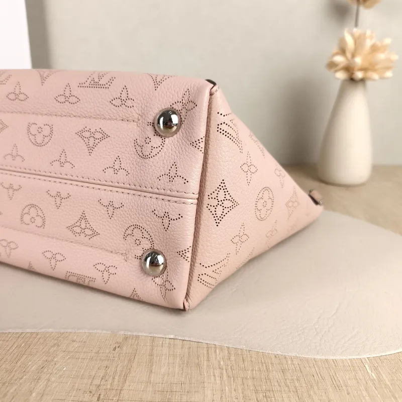 Louis Vuitton Shoulder Bag Hina Pink Calfskin Small 23 × 13 × 21 cm — detail view 3 of 10