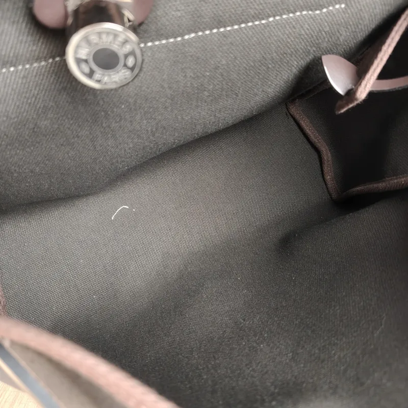 Hermès Crossbody Bag Herbag 31 Colorblock Canvas · Calfskin Medium 30.5 × 11 × 25.5 cm w — detail view 5 of 11