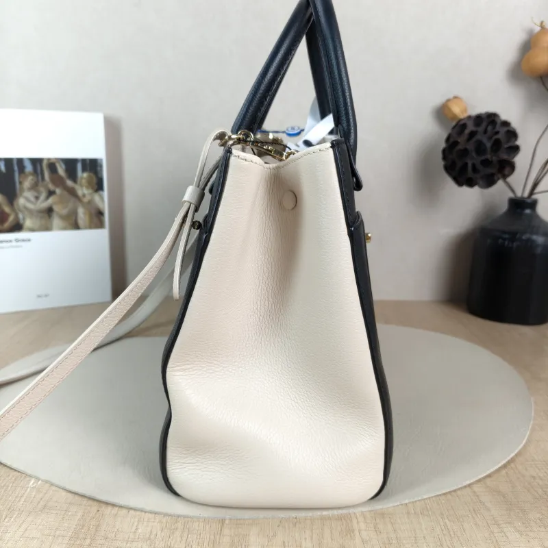 Chanel Shoulder Bag Neo Executive Tote Tote Bag Black Grained Calfskin 36 × 14 × 23 cm 24 — detail view 2 of 11