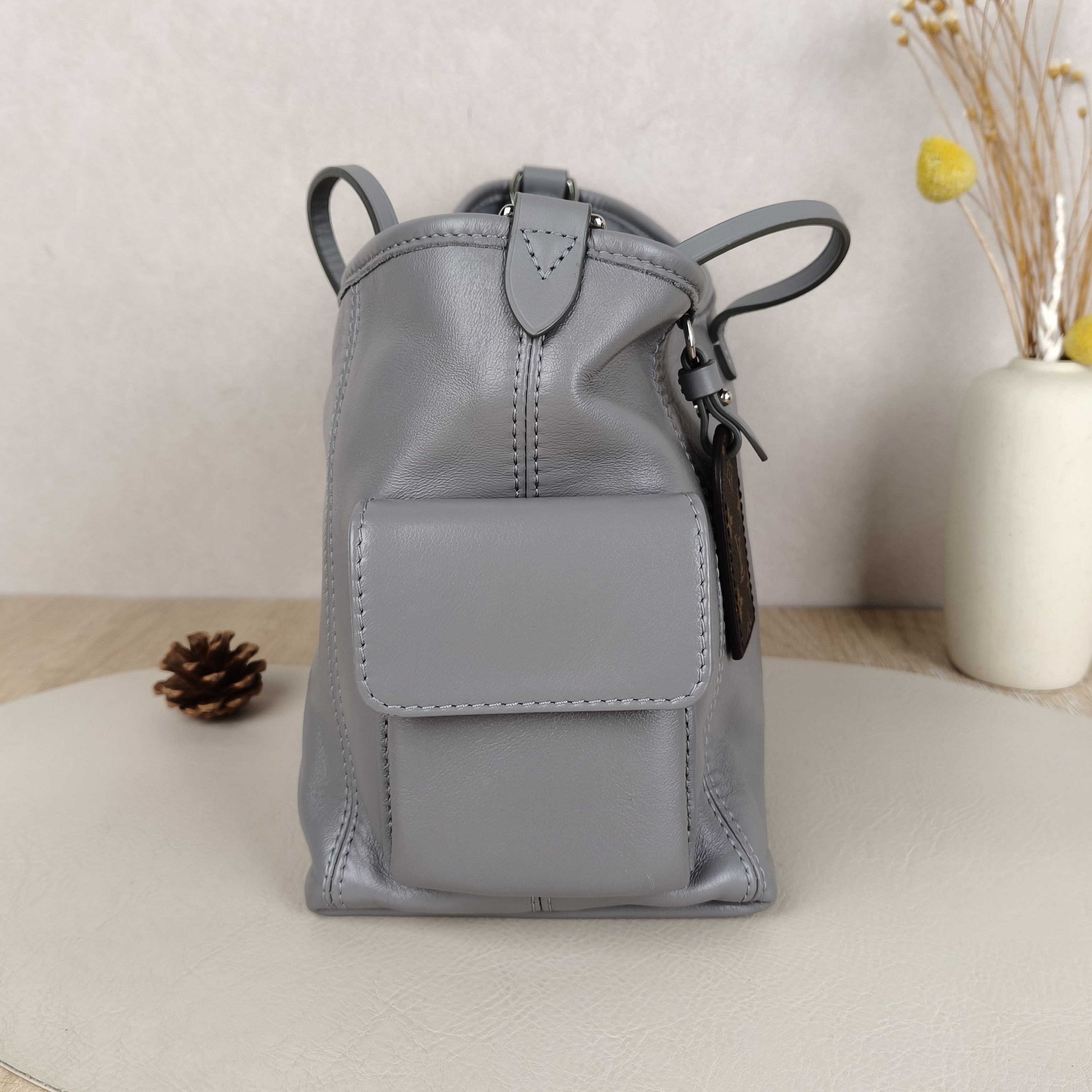 Louis Vuitton Crossbody Bag Carryall Cargo Vibe Grey SL ambskin Small33.5 × 15 × 23 cm — cover view 4 of 8