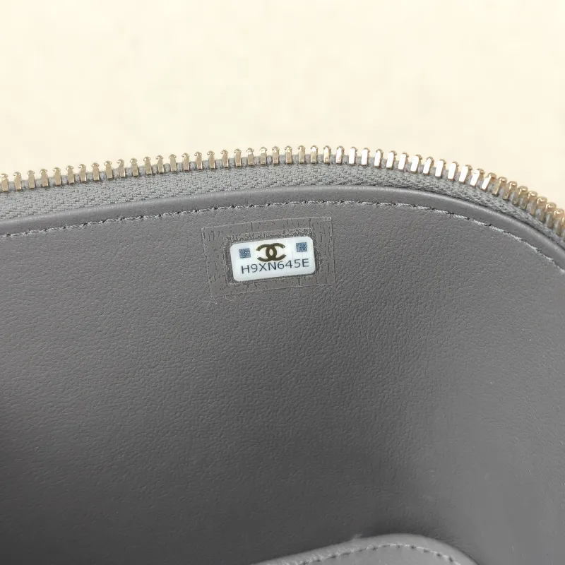 Chanel Crossbody Bag Edition Grey Lambskinmini16 × 8 × 9.5 cm — detail view 3 of 14