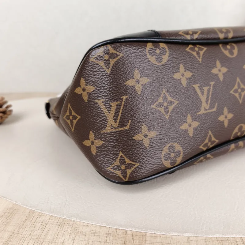 Louis Vuitton Crossbody Bag Boulogne PVC Small 26 × 9.5 × 16 cm — detail view 2 of 13