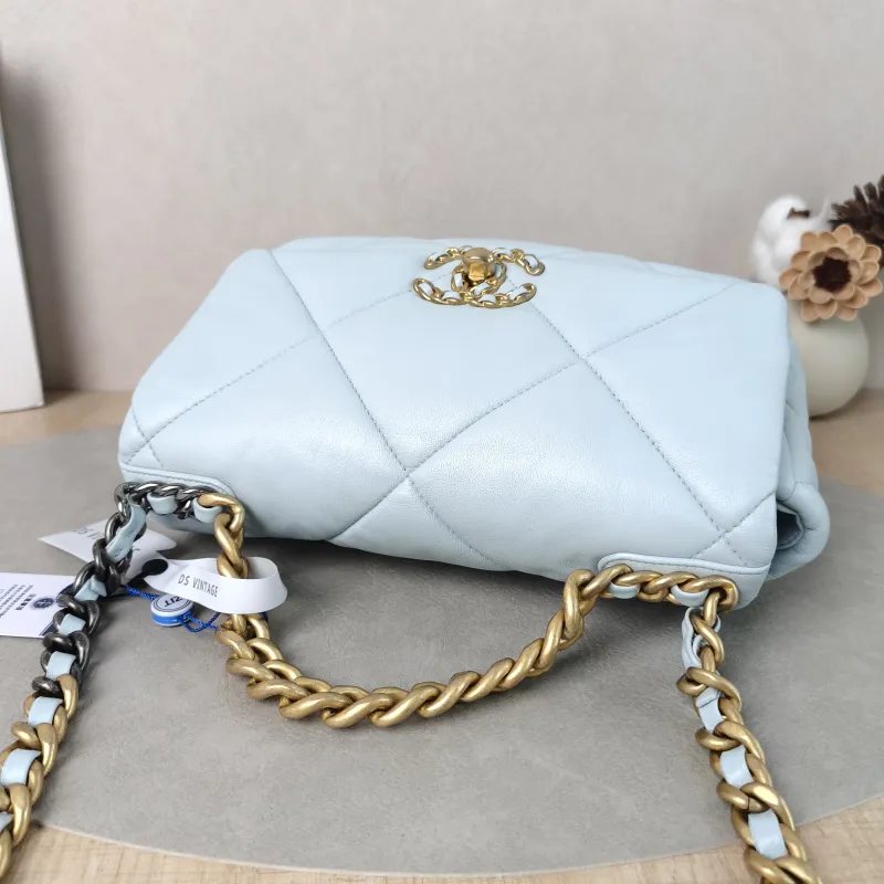 Chanel Crossbody Bag19Bag Blue SL ambskin Small26 × 9 × 16 cm — detail view 9 of 13