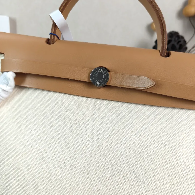 Hermès Crossbody Bag Herbag 31Green White Canvas Medium30.5 × 11 × 25.5 cm — detail view 14 of 16