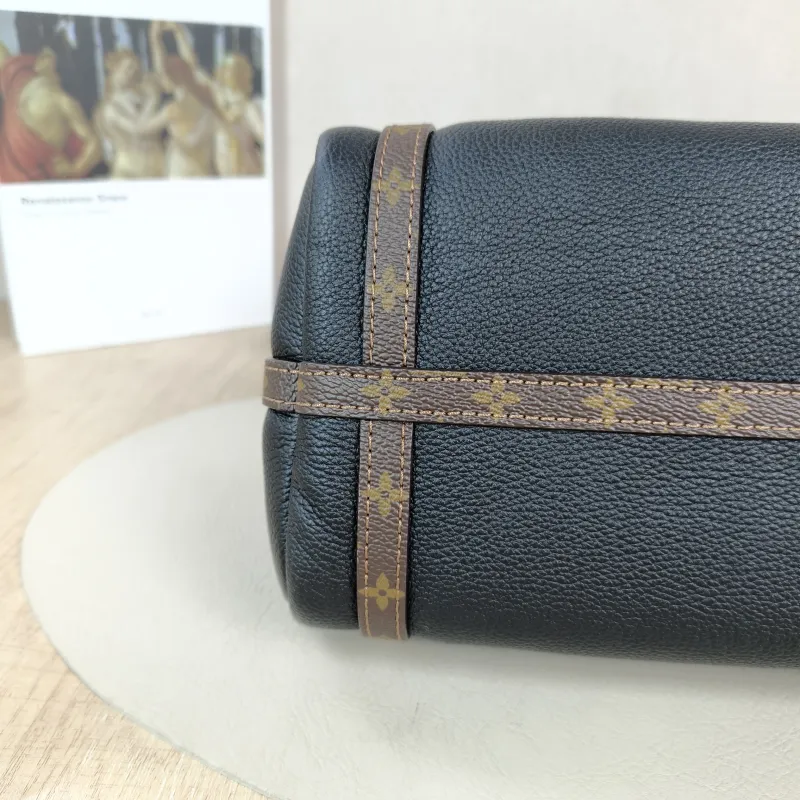 Louis Vuitton Shoulder Bag EXPRESS Shoulder Bag Black Calfskin Small 26 × 13.5 × 17 cm — detail view 10 of 10